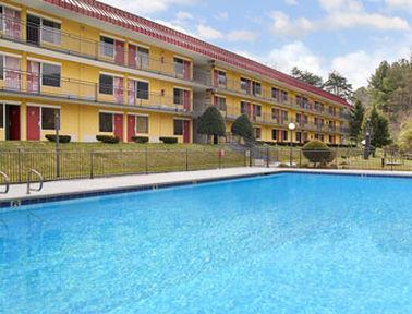 ซูเปอร์ 8 บาย วินด์แฮม แครีวิลล์ เทนเนสซี Hotel Caryville ภายนอก รูปภาพ